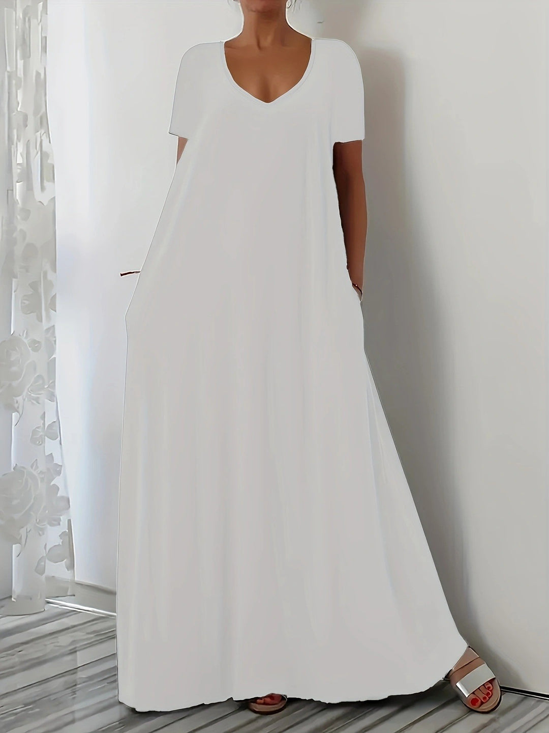 Damen Maxikleid mit tiefem V-Ausschnitt und praktischen Seitentaschen Mirla-Eva Jonsson