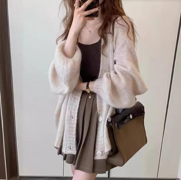 Damen Modische Strickjacke mit weiten Ärmeln und eleganten Details Mirla-Eva Jonsson