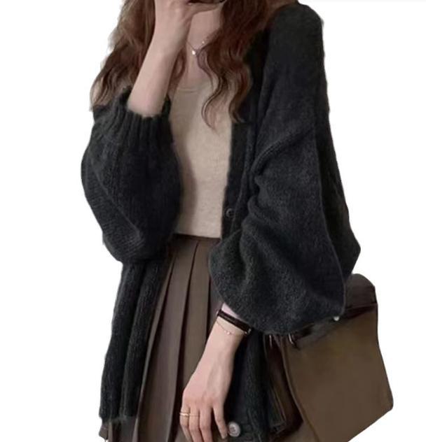 Damen Modische Strickjacke mit weiten Ärmeln und eleganten Details Mirla-Eva Jonsson