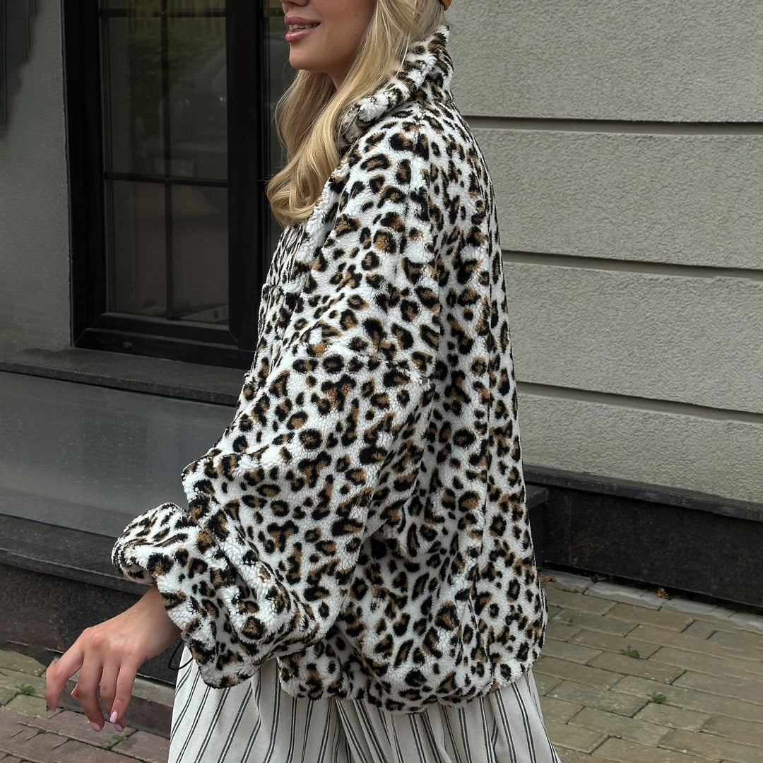 Damen Mysig Hoodie i Leopardsmönster Mirla-Eva Jonsson