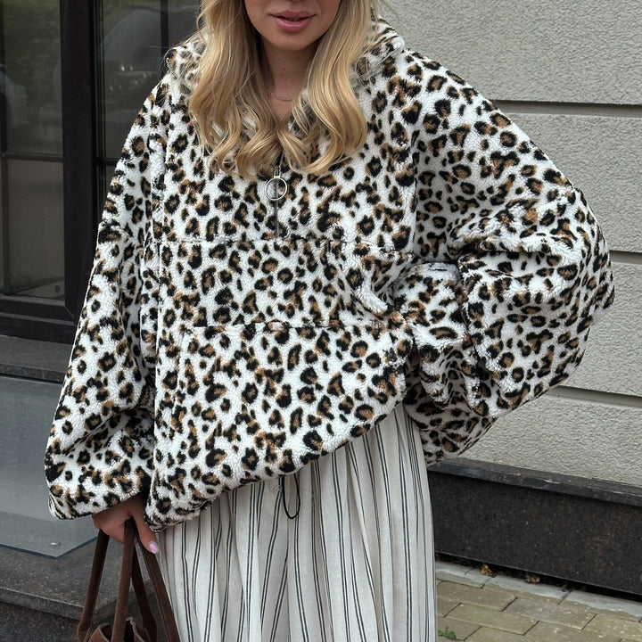 Damen Mysig Hoodie i Leopardsmönster Mirla-Eva Jonsson