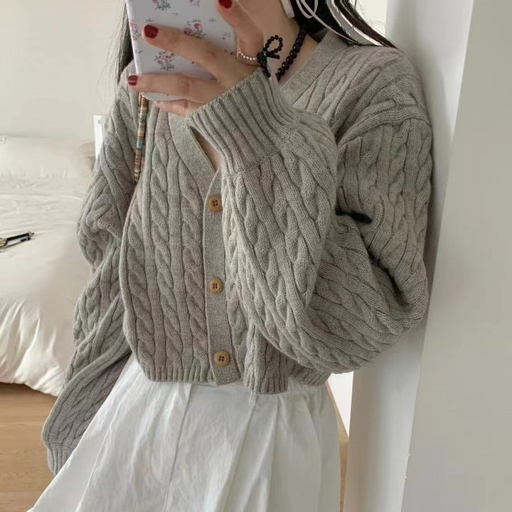 Damen Mysig Stickad Cardigan med V-Ringning och Stora Knappar Mirla-Eva Jonsson