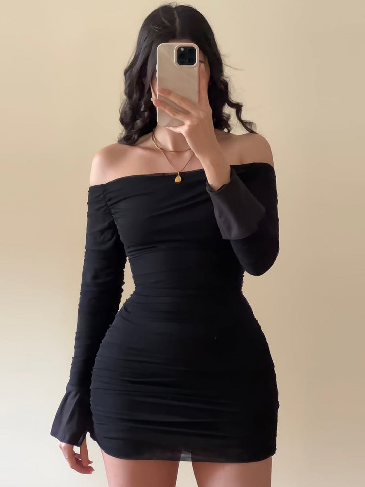 Damen Off-Shoulder Miniklänning med ruffles och figursydd design Mirla-Eva Jonsson