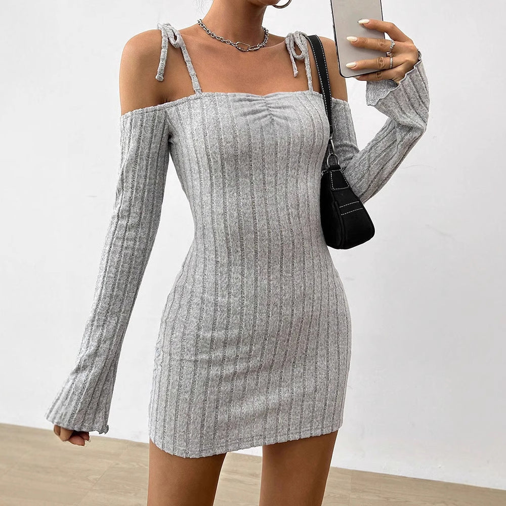Damen Off-Shoulder Minikleid mit Rüschendetails und feinem Rippstrick Mirla-Eva Jonsson