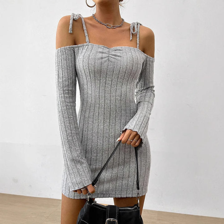Damen Off-Shoulder Minikleid mit Rüschendetails und feinem Rippstrick Mirla-Eva Jonsson