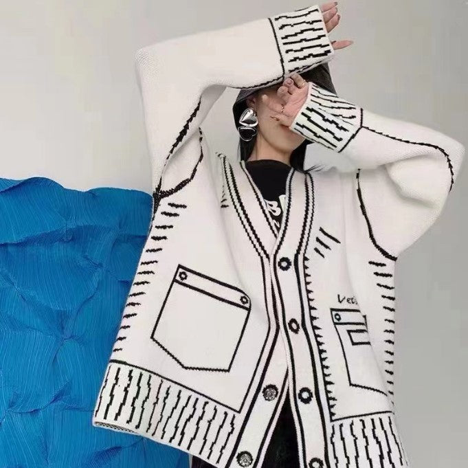 Damen Oversized Strickjacke mit kreativem Design und großen Knöpfen Mirla-Eva Jonsson