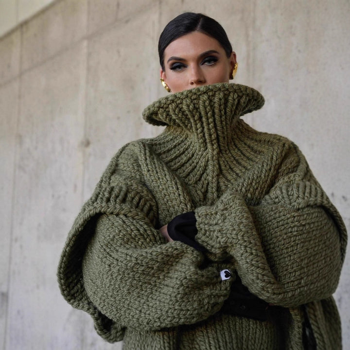 Damen Oversized Strickpullover mit hohem Kragen und voluminösen Ärmeln Mirla-Eva Jonsson