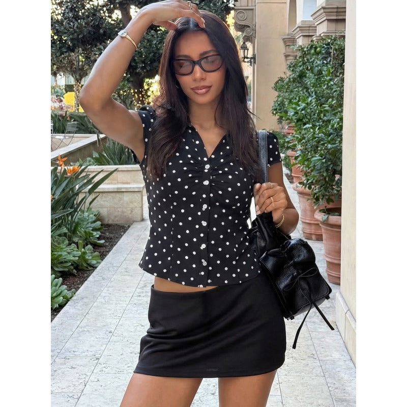 Damen Polka-Dot Bluse mit taillierter Passform und Rüschendetail Mirla-Eva Jonsson
