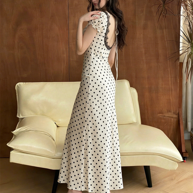Damen Polka Dot Maxikleid mit eleganten Rüschendetails und nostalgischem Ausschnitt Mirla-Eva Jonsson