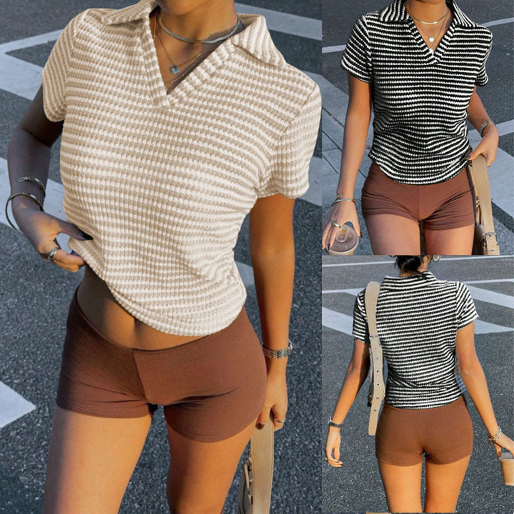 Damen Polo-Shirt i strukturerad design med modern V-ringning Mirla-Eva Jonsson
