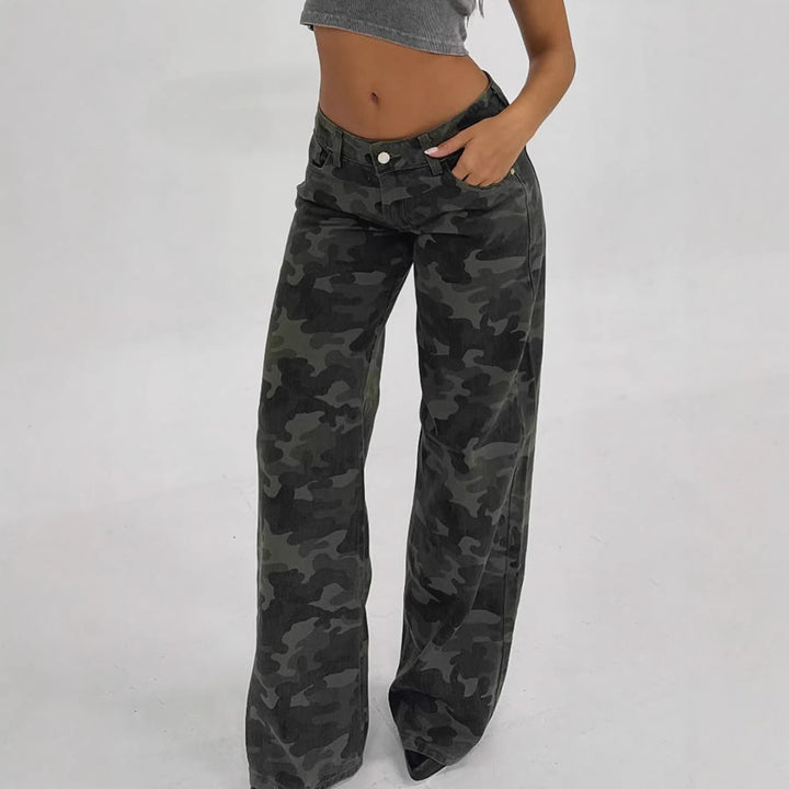 Damen Relaxed Fit Cargo Pants med moderiktig camouflage-mönster Mirla-Eva Jonsson