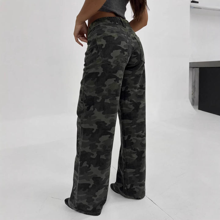 Damen Relaxed Fit Cargo Pants med moderiktig camouflage-mönster Mirla-Eva Jonsson