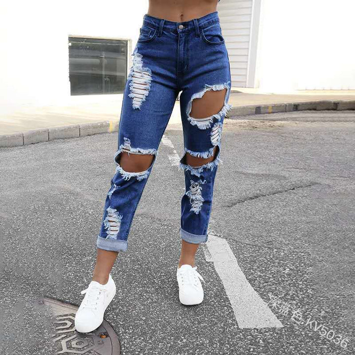 Damen Ripped Mom Jeans i avslappnad streetstyle Mirla-Eva Jonsson