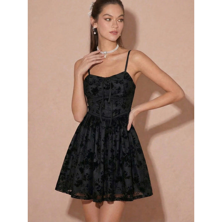 Damen Sommer Mini Dress with Fine Lace Accents Mirla-Eva Jonsson