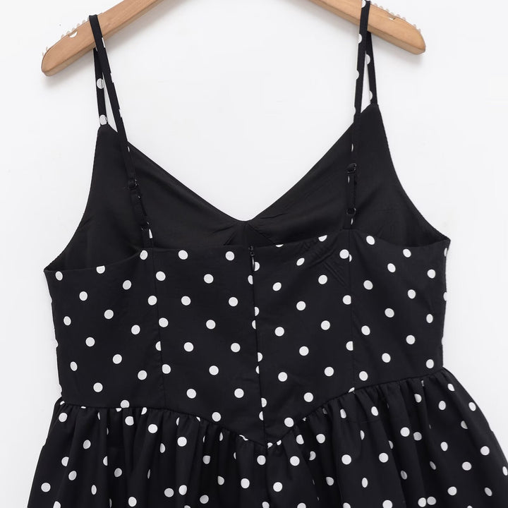 Damen Sommerliches Spaghettiträgerkleid mit verspieltem Punkte-Design und fließendem Schnitt Mirla-Eva Jonsson