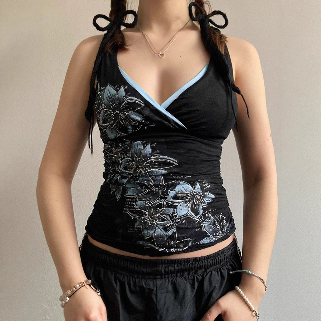 Damen Spaghetti-straps top with floral print and elegant V-neck Mirla-Eva Jonsson
