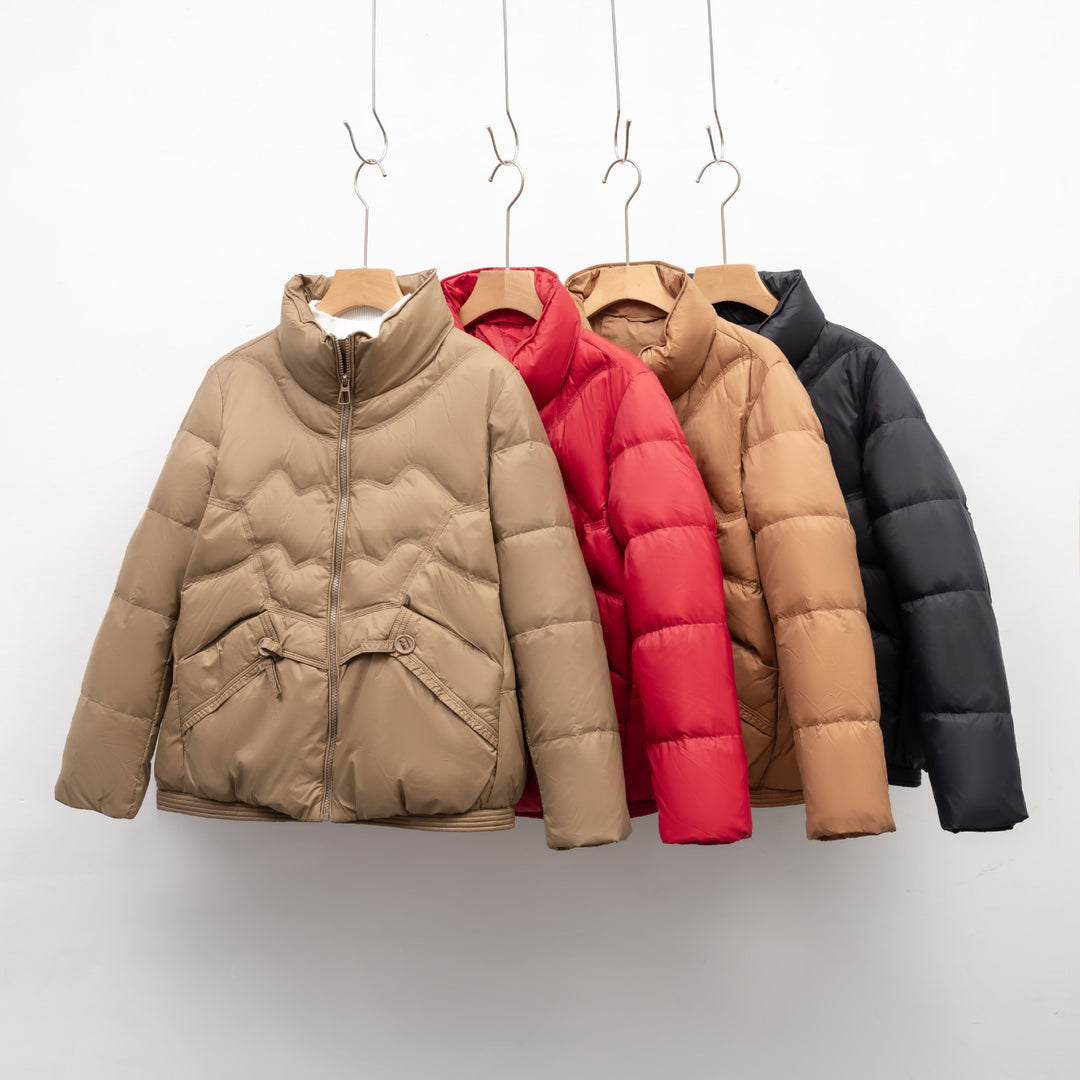Damen Steppjacke mit dekorativen Knopfdetails und hohem Kragen Mirla-Eva Jonsson