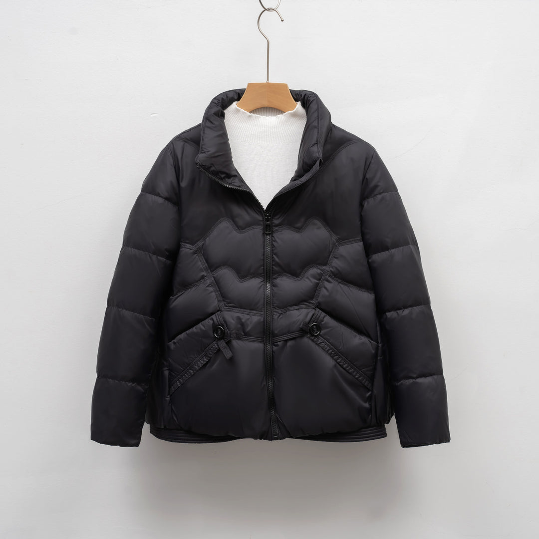 Damen Steppjacke mit dekorativen Knopfdetails und hohem Kragen Mirla-Eva Jonsson