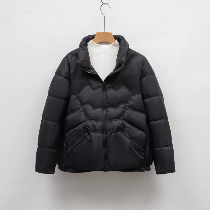 Damen Steppjacke mit dekorativen Knopfdetails und hohem Kragen Mirla-Eva Jonsson