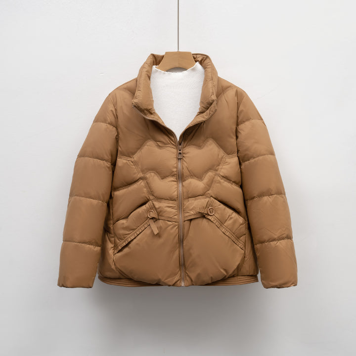 Damen Steppjacke mit dekorativen Knopfdetails und hohem Kragen Mirla-Eva Jonsson
