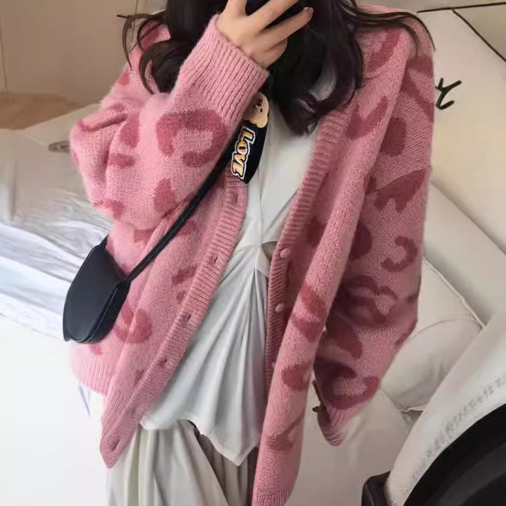 Damen Strickcardigan mit auffälligem Leopardenmuster und großzügigem Schnitt Mirla-Eva Jonsson