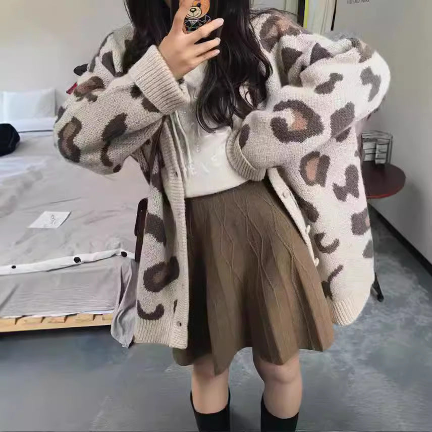 Damen Strickcardigan mit auffälligem Leopardenmuster und großzügigem Schnitt Mirla-Eva Jonsson