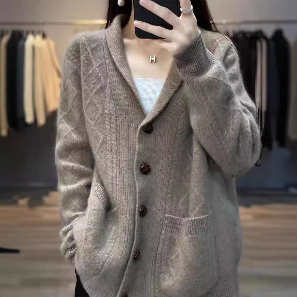 Damen Strickcardigan mit eleganter Struktur und großen Holzknöpfen Mirla-Eva Jonsson