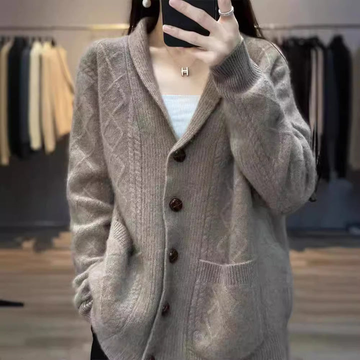 Damen Strickcardigan mit eleganter Struktur und großen Holzknöpfen Mirla-Eva Jonsson