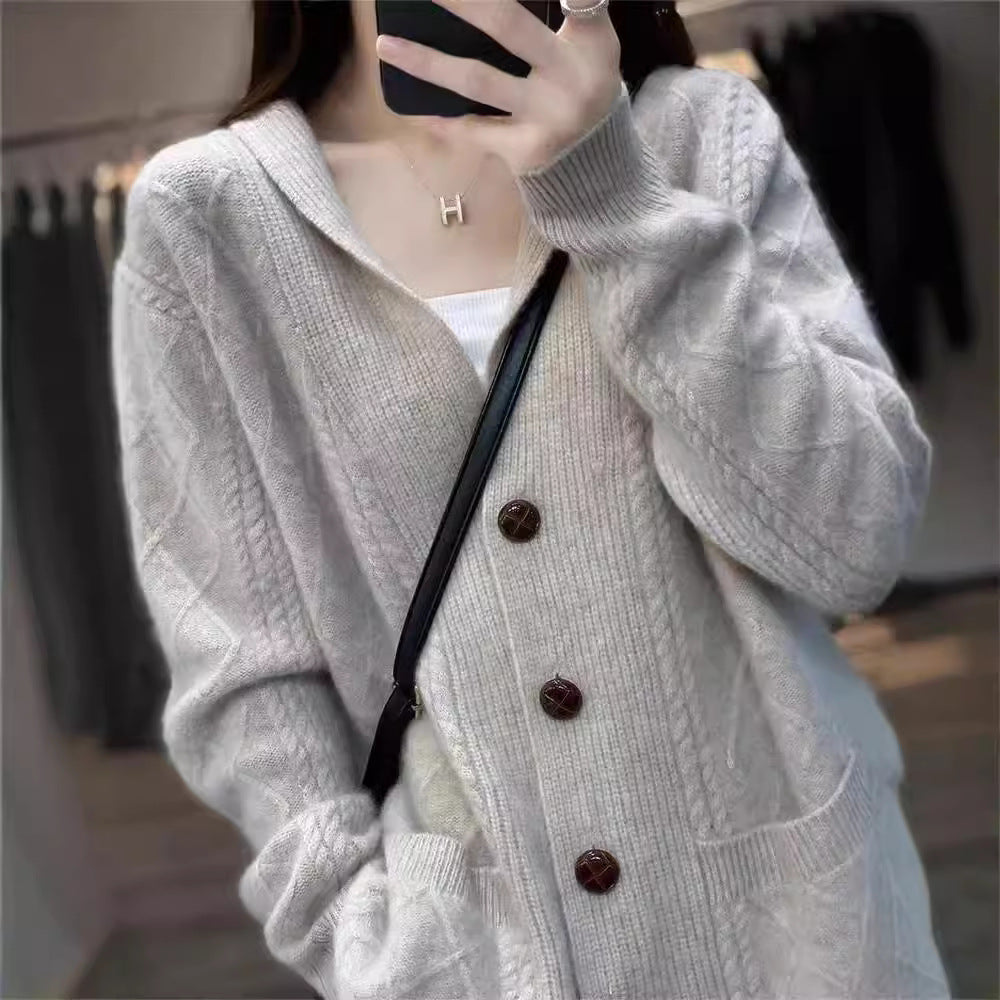 Damen Strickcardigan mit eleganter Struktur und großen Holzknöpfen Mirla-Eva Jonsson
