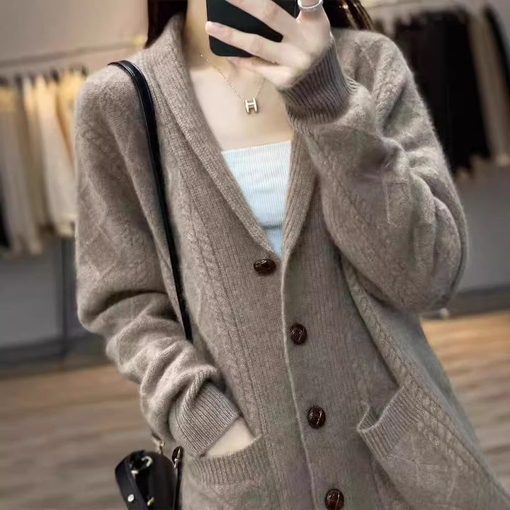 Damen Strickcardigan mit eleganter Struktur und großen Holzknöpfen Mirla-Eva Jonsson