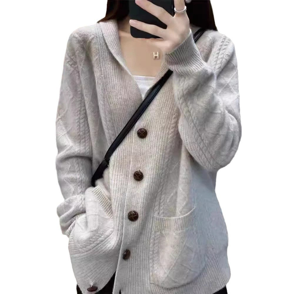 Damen Strickcardigan mit eleganter Struktur und großen Holzknöpfen Mirla-Eva Jonsson