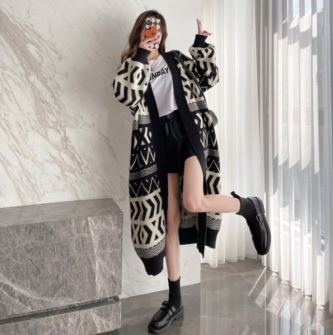 Damen Strickcardigan mit geometrischem Muster und knöpfbarem Design Mirla-Eva Jonsson