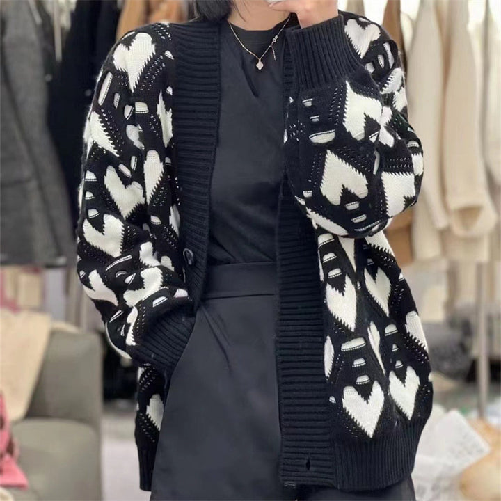 Damen Strickjacke mit Herzmotiv und luxuriösem Schnitt Mirla-Eva Jonsson