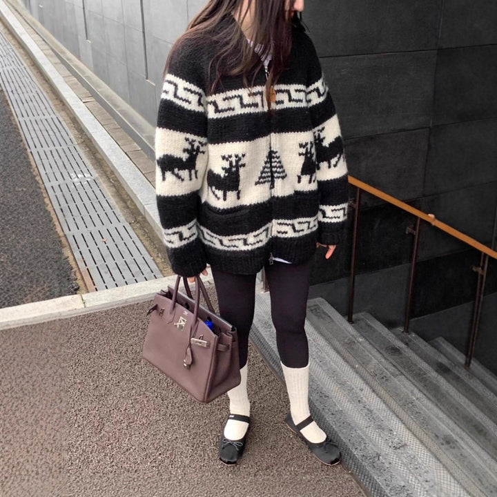 Damen Strickjacke mit auffälligem Rentier-Muster und hochwertiger Verarbeitung Mirla-Eva Jonsson