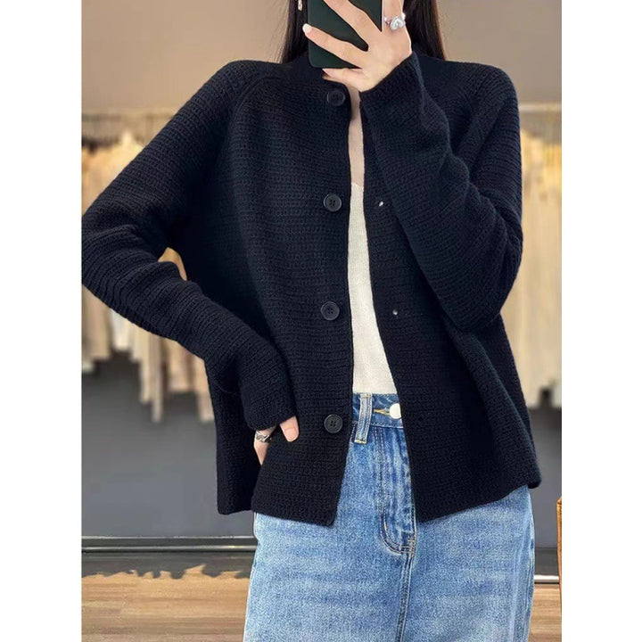 Damen Strickjacke mit besonderen Knopfdetails und strukturierter Maschenoptik Mirla-Eva Jonsson