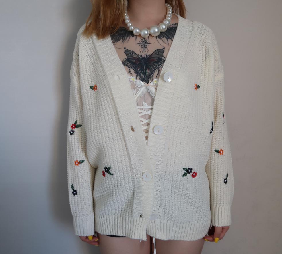 Damen Strickjacke mit buntem Blumenstickereien Mirla-Eva Jonsson