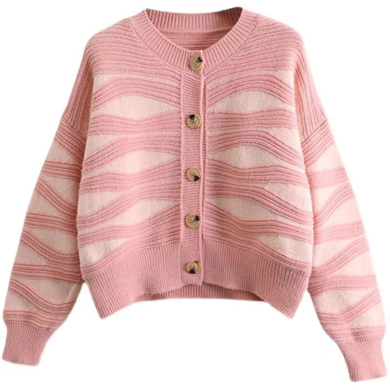 Damen Strickjacke mit einzigartigem Wellenmuster und goldenen Knöpfen Eva Jonsson-Eva Jonsson
