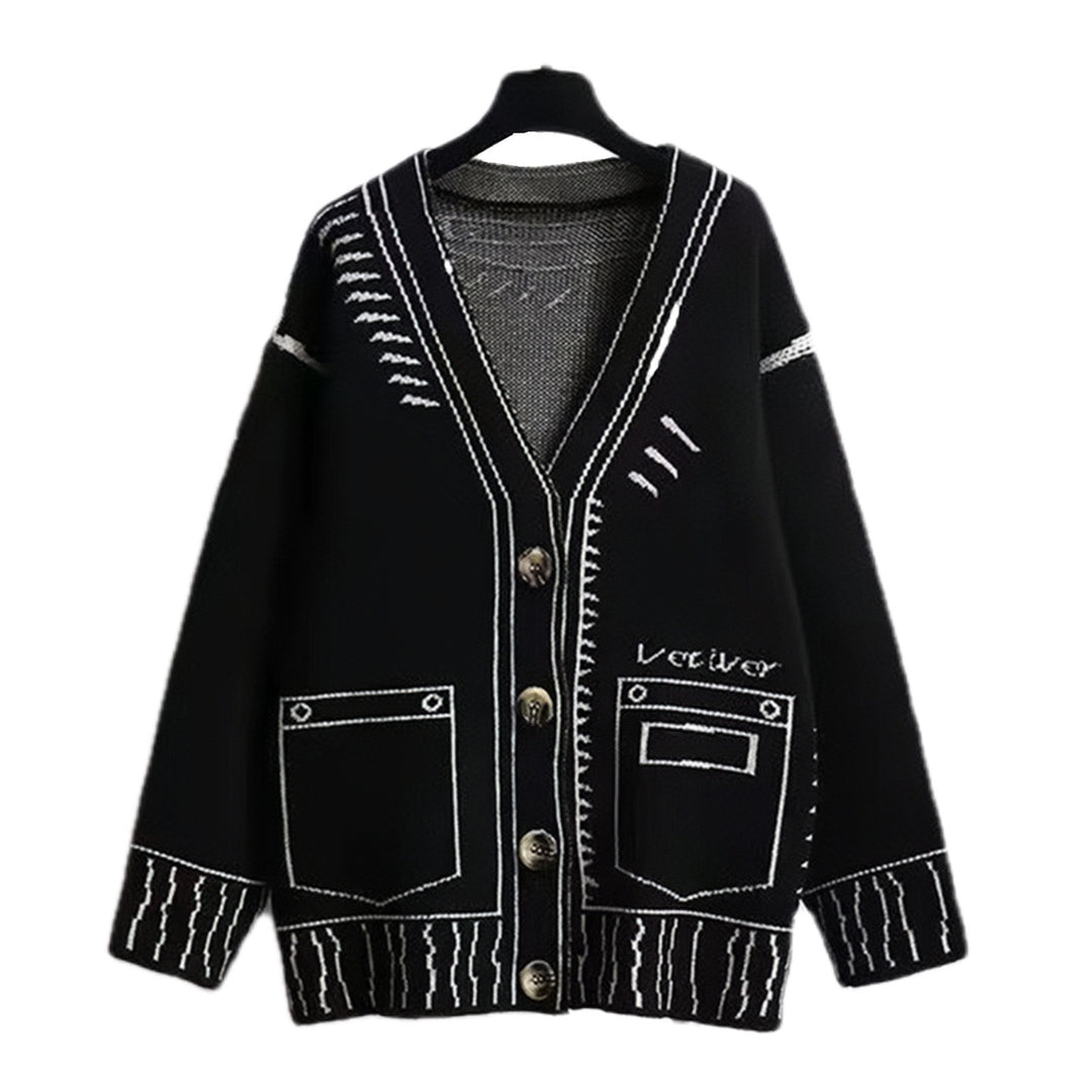 Damen Strickjacke mit einzigartigem grafischen Design und hochwertigen Knopfdetails Mirla-Eva Jonsson