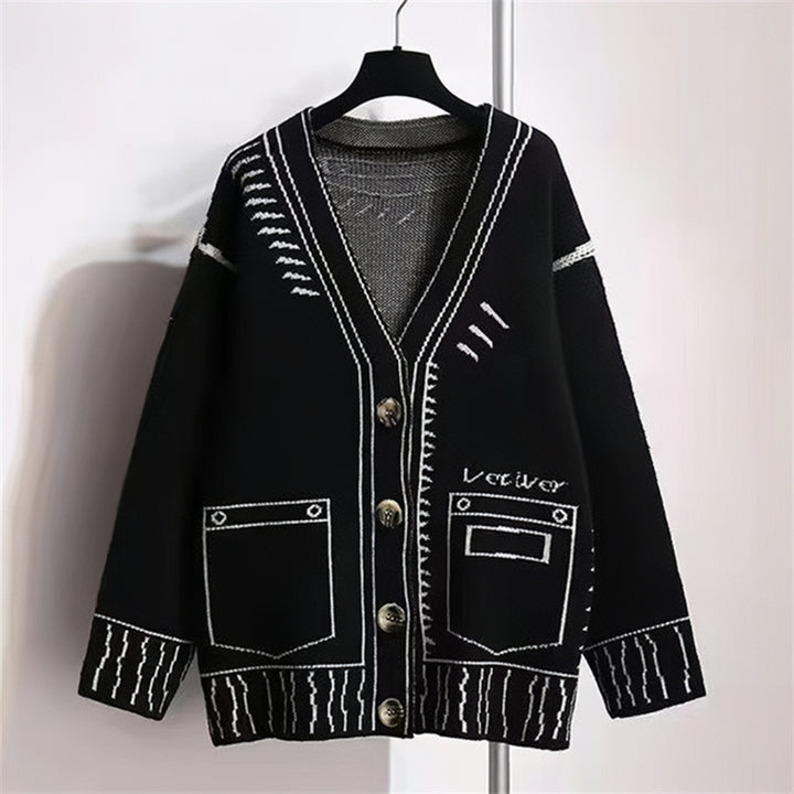 Damen Strickjacke mit einzigartigem grafischen Design und hochwertigen Knopfdetails Mirla-Eva Jonsson