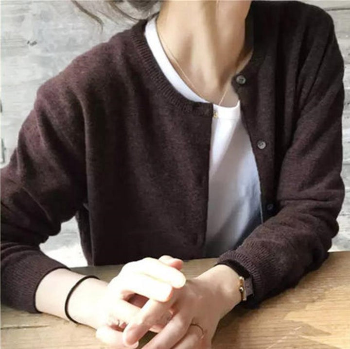 Damen Strickjacke mit feiner Textur und eleganten Knopfdetails Mirla-Eva Jonsson
