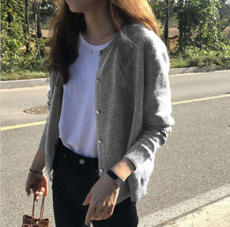 Damen Strickjacke mit feiner Textur und eleganten Knopfdetails Mirla-Eva Jonsson