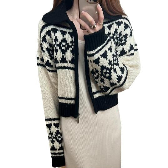 Damen Strickjacke mit floralem Muster und hohen Kragen Mirla-Eva Jonsson