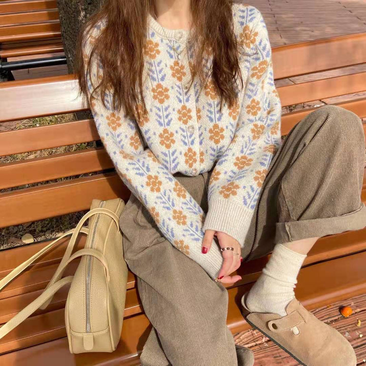 Damen Strickjacke mit floralen Muster und Knöpfen Mirla-Eva Jonsson
