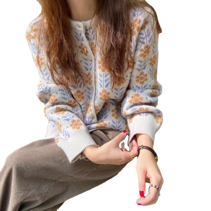 Damen Strickjacke mit floralen Muster und Knöpfen Mirla-Eva Jonsson