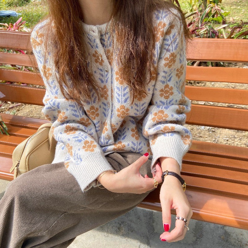 Damen Strickjacke mit floralen Muster und Knöpfen Mirla-Eva Jonsson
