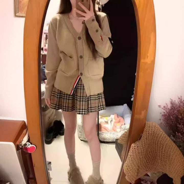 Damen Strickjacke mit hohen Taschen und grafischen Akzenten Mirla-Eva Jonsson