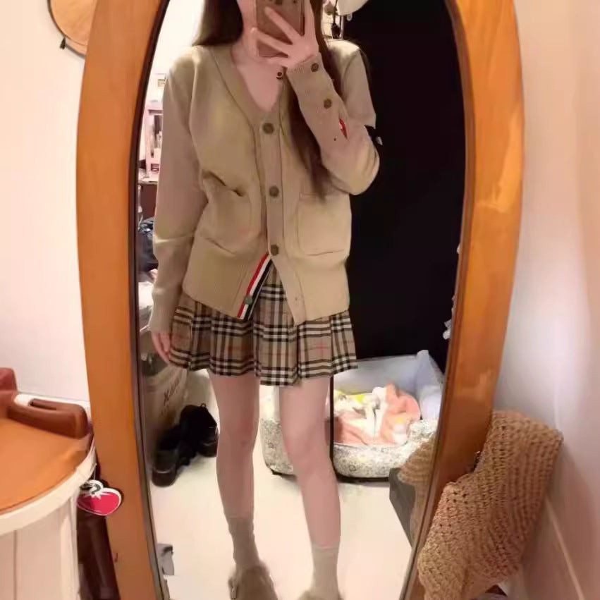 Damen Strickjacke mit hohen Taschen und grafischen Akzenten Mirla-Eva Jonsson