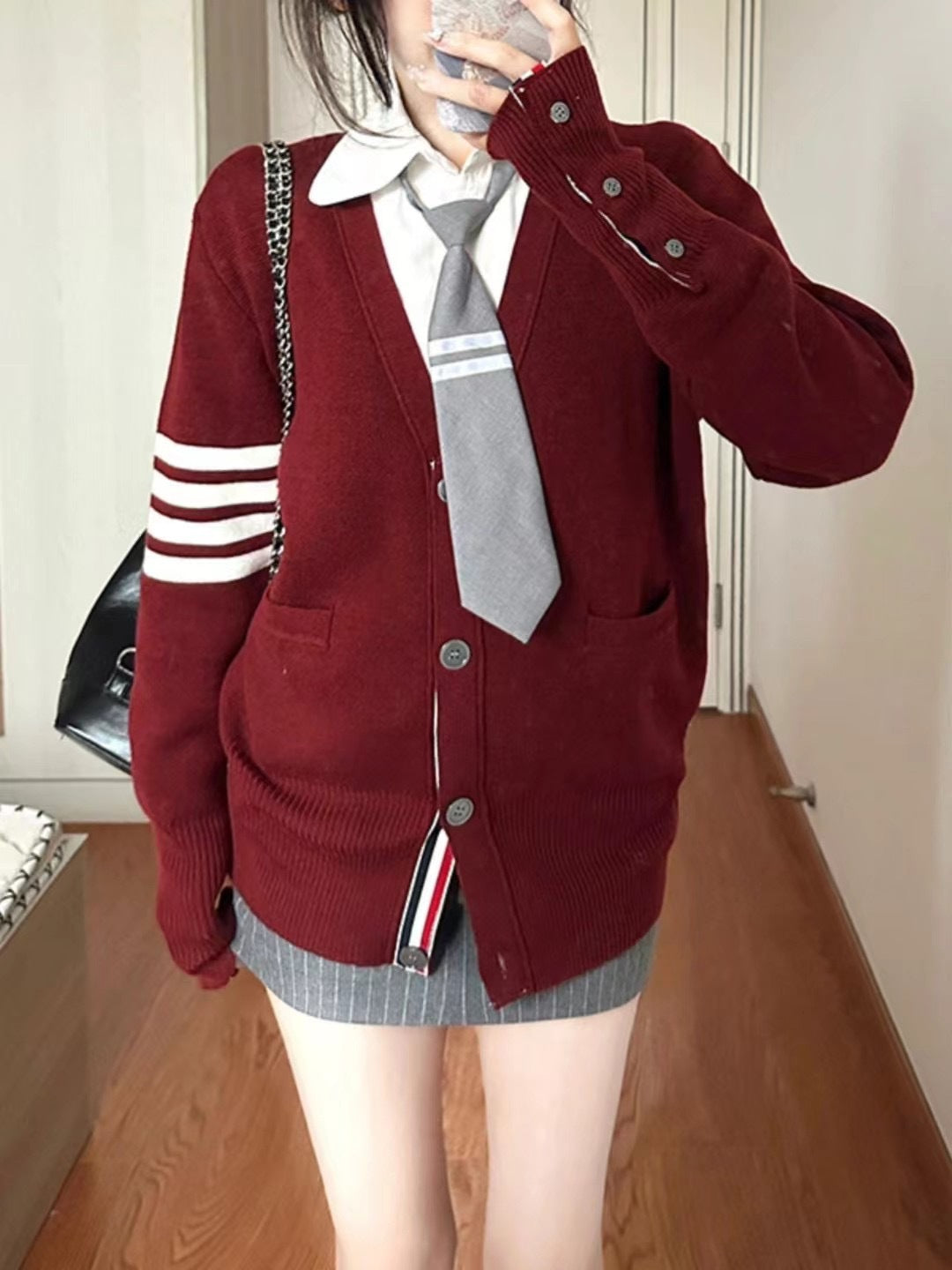 Damen Strickjacke mit hohen Taschen und grafischen Akzenten Mirla-Eva Jonsson