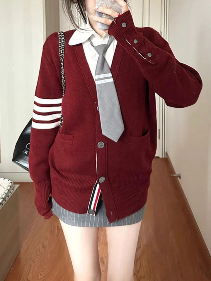 Damen Strickjacke mit hohen Taschen und grafischen Akzenten Mirla-Eva Jonsson