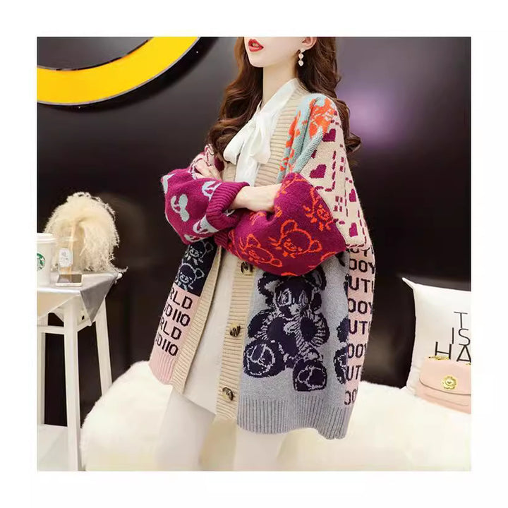 Damen Strickjacke mit lebhaftem Motiv und praktischen Knopfdetails Mirla-Eva Jonsson